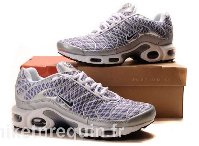 air tn bleu et noir claque seule et logo noir (1)